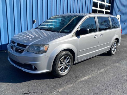 Used 2014 Dodge Grand Caravan R/T image 2