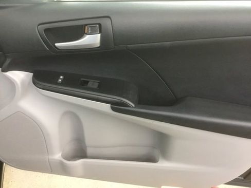 Used 2012 Toyota Camry LE image 8