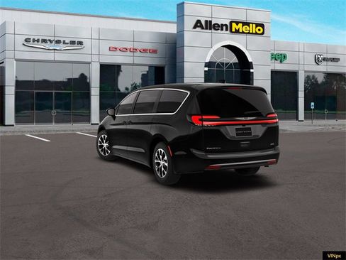 New 2026 Chrysler Pacifica Select image 5