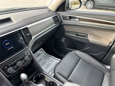Used 2023 Volkswagen Atlas SE image 29