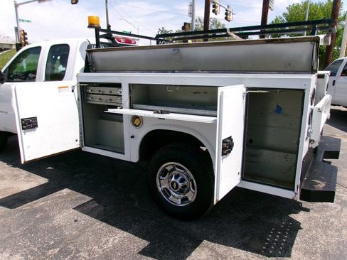 Used 2012 Chevrolet Silverado 2500 W/T AWD/4WD image 3