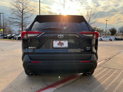 Used 2025 Toyota RAV4 XLE image 7