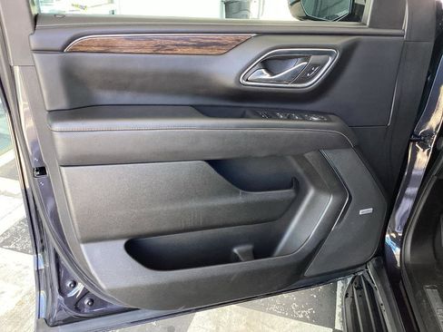 Used 2023 Chevrolet Suburban Premier AWD/4WD image 24