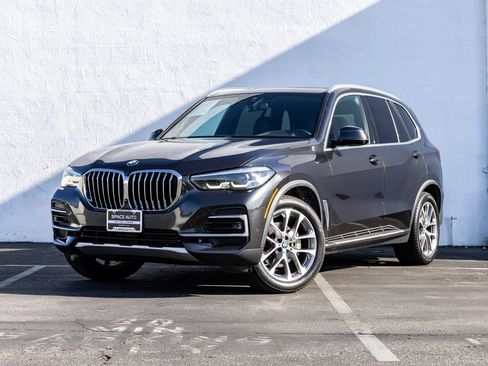 Used 2022 BMW X5 xDrive40i w/ Parking Assistance Package AWD/4WD image 3