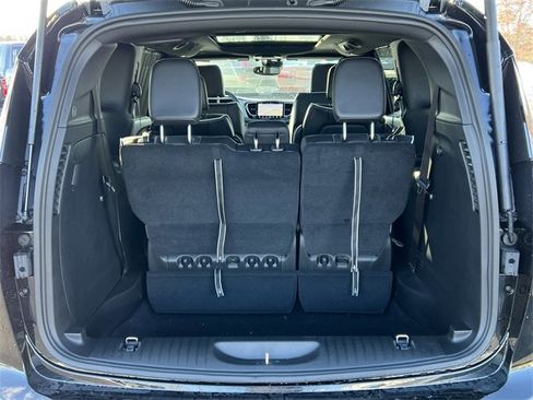 New 2026 Chrysler Pacifica Limited w/ Trailer Tow Group image 39