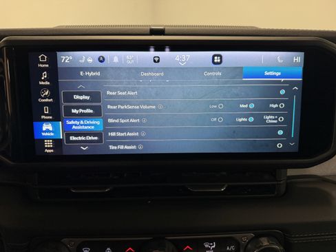 Used 2025 Jeep Wrangler Unlimited Sahara w/ Safety Group image 11