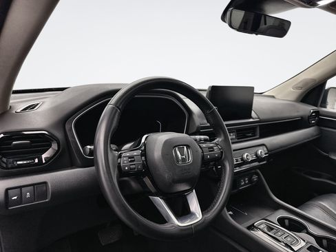 Used 2024 Honda Pilot Touring image 10