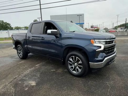 Used 2022 Chevrolet Silverado 1500 LT AWD/4WD image 2
