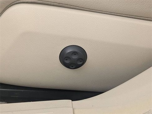 Used 2014 Mercedes-Benz E 350 4MATIC Wagon image 11