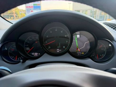 Used 2013 Porsche Cayenne AWD/4WD image 8