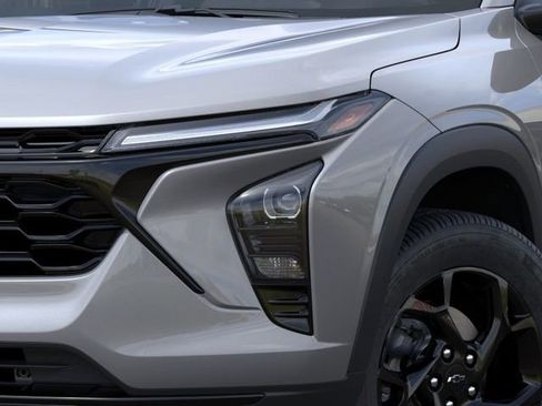 New 2026 Chevrolet Trax LT w/ Midnight Edition FWD image 10