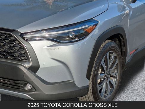 Used 2025 Toyota Corolla Cross XLE image 10