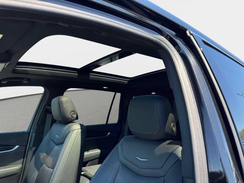 Used 2024 Cadillac XT6 Premium Luxury AWD/4WD image 24