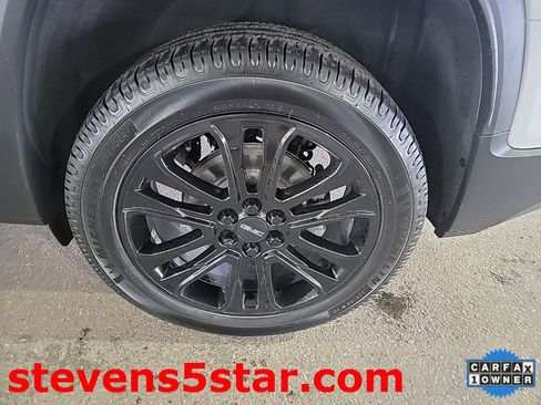 Used 2022 GMC Acadia SLT w/ Elevation Edition image 11