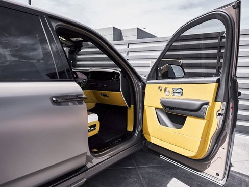 Used 2026 Rolls-Royce Cullinan Black Badge image 23