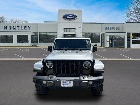 Used 2022 Jeep Gladiator Sport AWD/4WD image 2