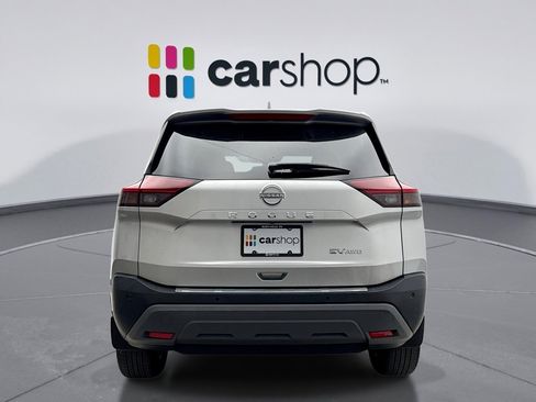 Used 2023 Nissan Rogue SV image 4