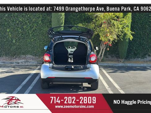 Used 2016 smart fortwo passion RWD image 15
