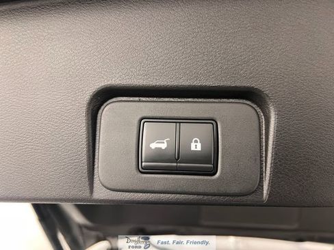 Used 2025 Nissan Rogue SV image 33