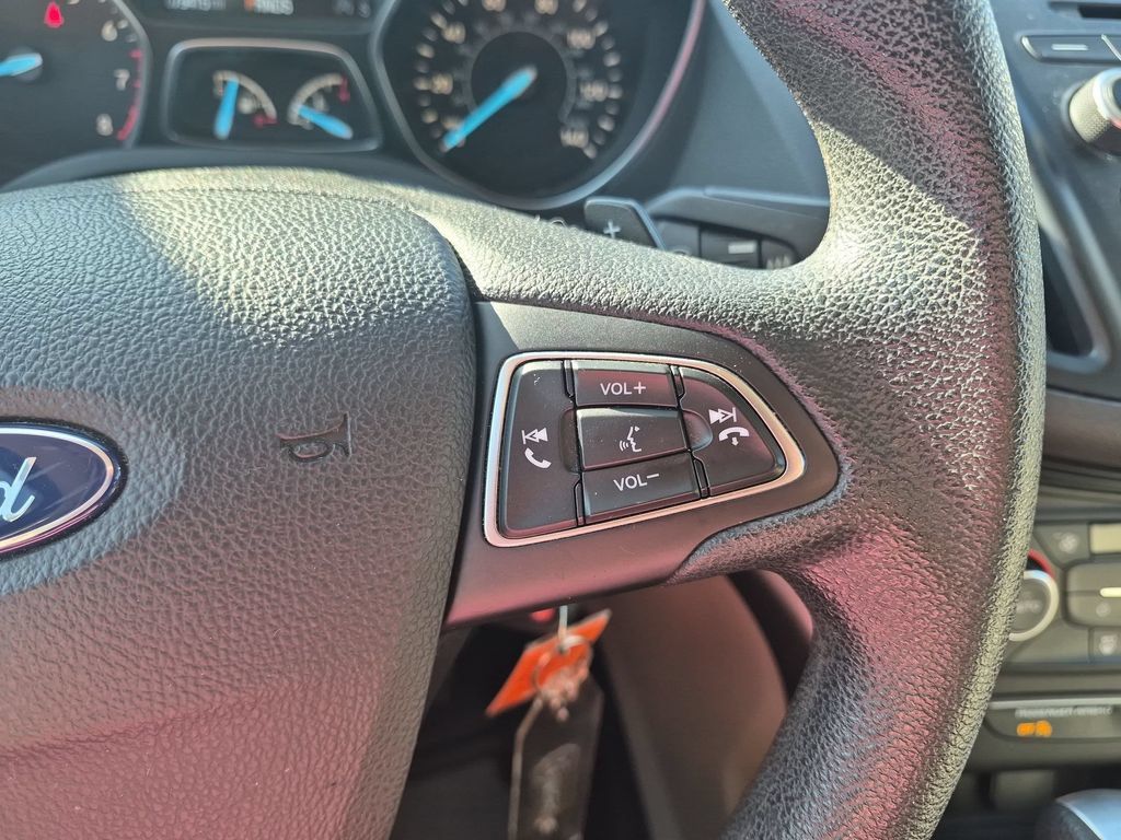 Used 2017 Ford Escape SE FWD image 16
