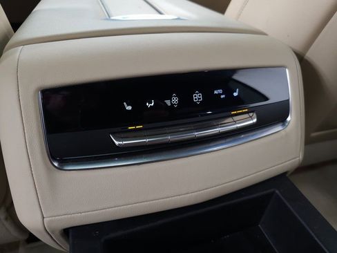 Used 2022 Cadillac Escalade Premium Luxury image 38