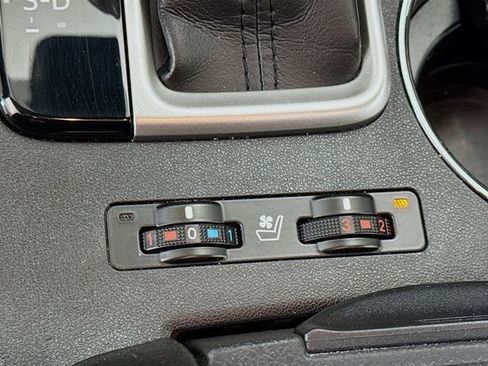 Used 2019 Toyota Highlander Limited image 21