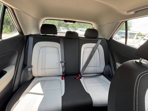 Used 2025 Hyundai Venue SEL FWD image 38