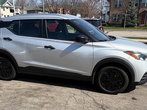 Used 2019 Nissan Kicks S FWD image 8