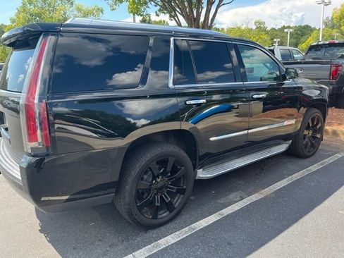 Used 2015 Cadillac Escalade Luxury AWD/4WD image 3