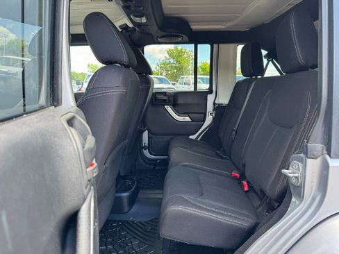 Used 2014 Jeep Wrangler Unlimited Sahara w/ Connectivity Group AWD/4WD image 16