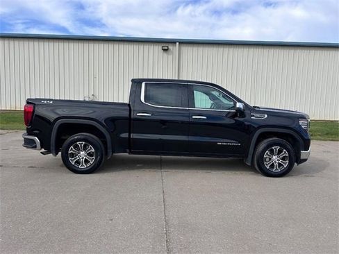 Certified 2024 GMC Sierra 1500 SLT image 2