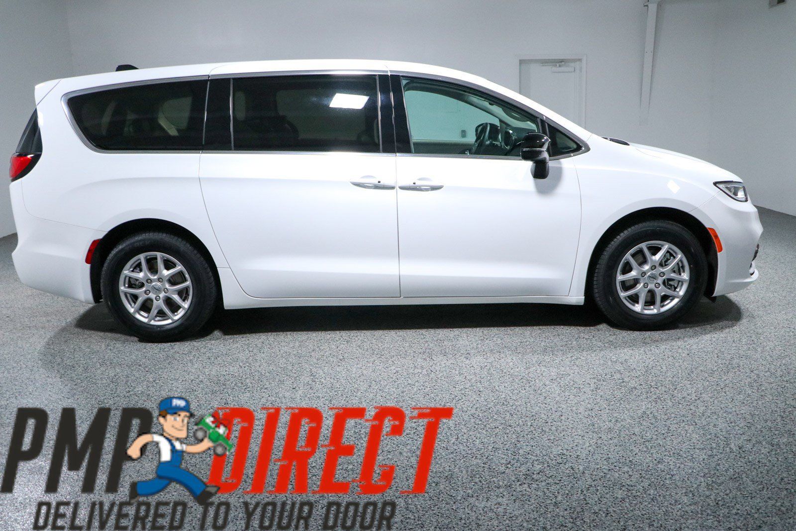 Used 2024 Chrysler Pacifica Touring-L FWD image 6