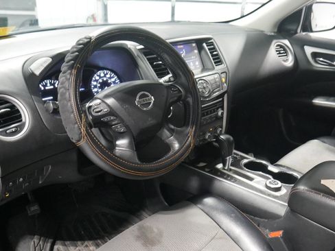 Used 2019 Nissan Pathfinder SV w/ Rock Creek Edition image 9
