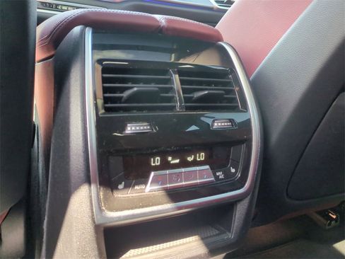 Used 2022 BMW X6 xDrive40i w/ Premium Package image 25