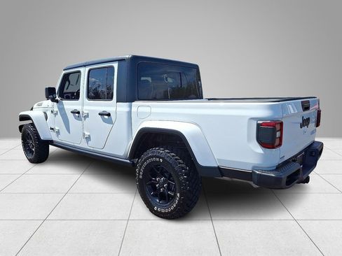 Used 2024 Jeep Gladiator Sport AWD/4WD image 7