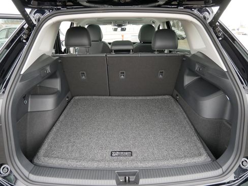 New 2026 Volkswagen Tiguan SE image 7