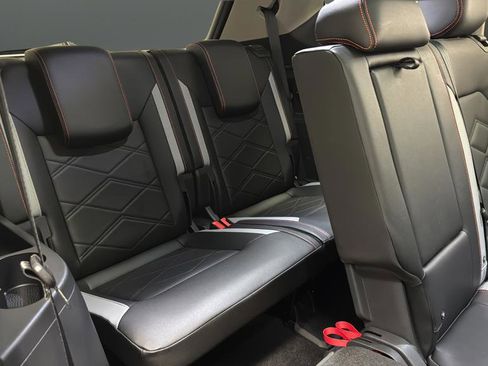 Used 2025 Volkswagen Atlas Peak Edition SE image 26