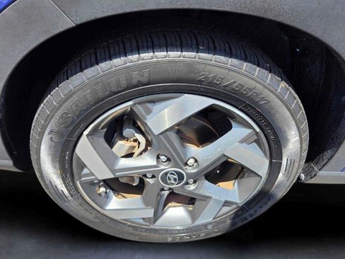 Used 2021 Hyundai Venue SEL FWD image 9