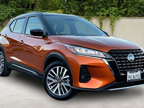 Used 2023 Nissan Kicks SR image 1