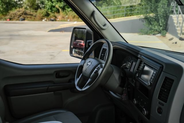 Used 2017 Nissan NV 3500 SL w/ Technology Package RWD image 20