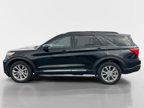 Used 2024 Ford Explorer XLT w/ Equipment Group 202A AWD/4WD image 2
