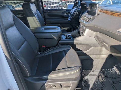 Used 2023 Chevrolet Suburban Premier image 33