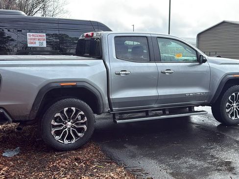 Used 2024 GMC Canyon Denali image 2