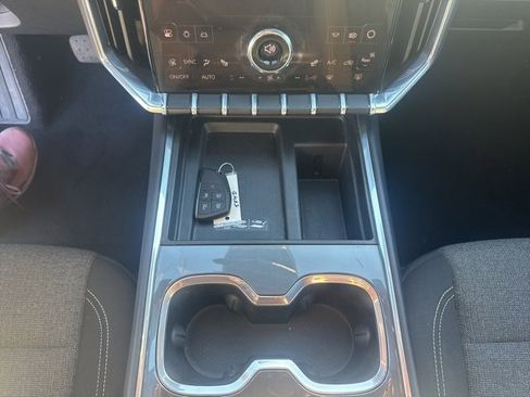 Used 2025 GMC Acadia Elevation image 13