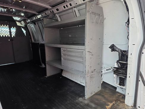 Used 2019 Chevrolet Express 2500 Extended w/ Driver Convenience Package RWD image 26