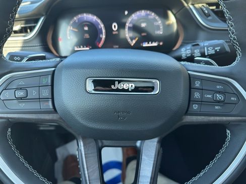 New 2025 Jeep Grand Cherokee Limited image 13