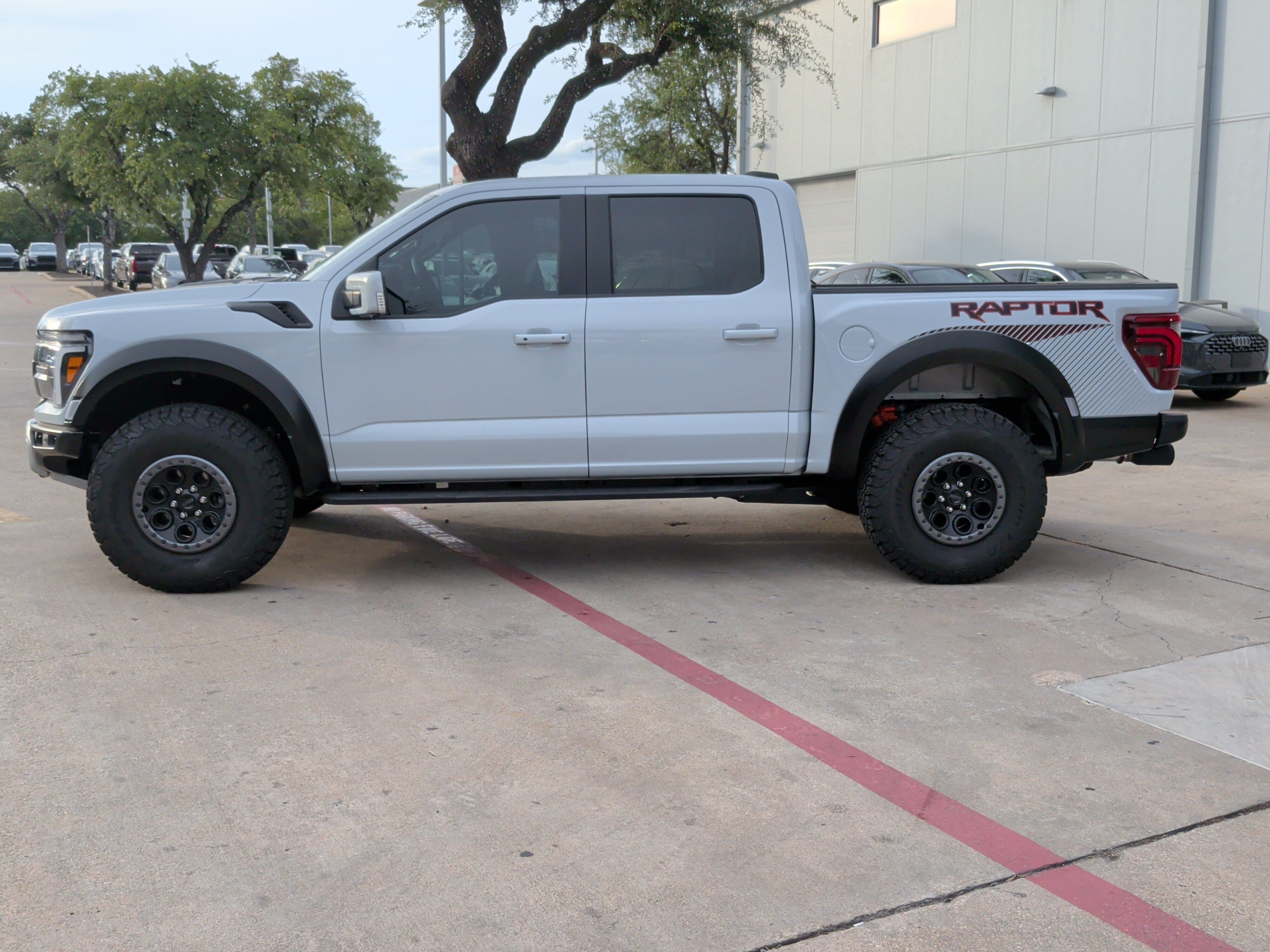 Used 2025 Ford F150 Raptor AWD/4WD image 7