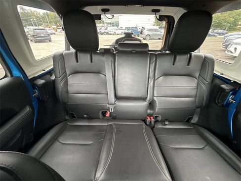 Used 2023 Jeep Wrangler Unlimited Sahara w/ Cold Weather Group image 25