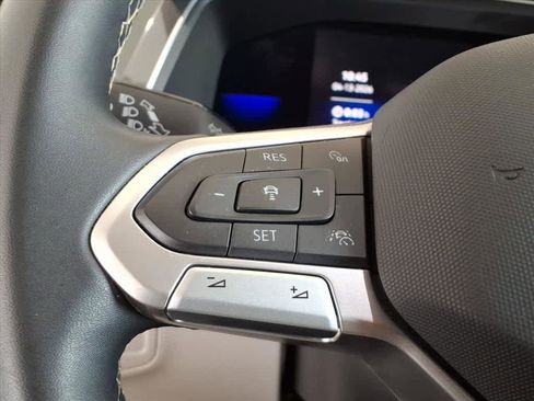 Used 2023 Volkswagen Tiguan SE w/ Panoramic Sunroof Package image 15