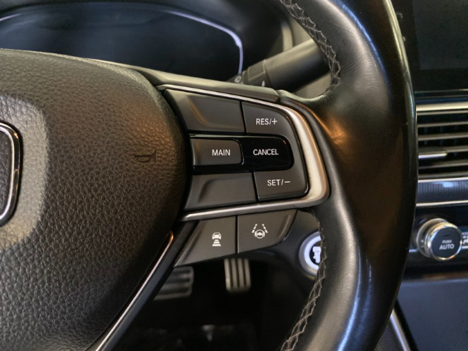 Used 2018 Honda Accord Sport image 35